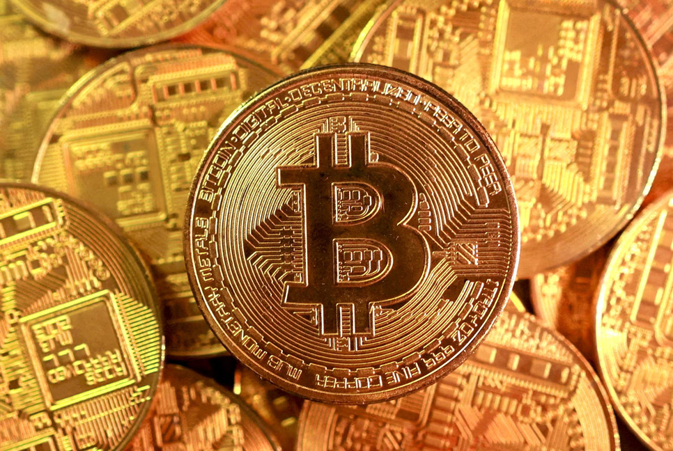 445 bank accounts of 61 individuals frozen