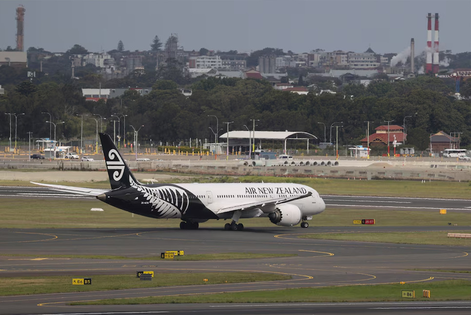 Airlines start broader fare hikes on fuel price surge, shares stabilise