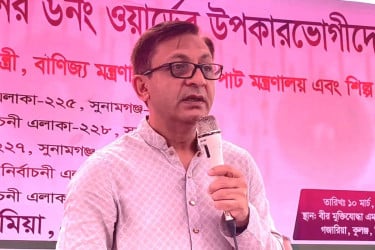 Goods prices will not rise, govt creating investment-friendly environment: Commerce Minister