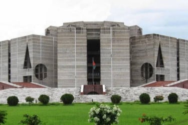 Parliament may heat up over dual oath issue