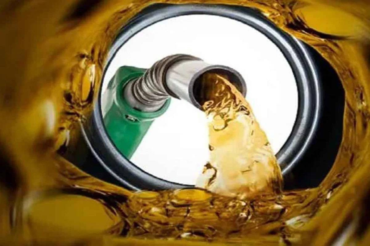 Govt orders fuel depots to remain open during holidays amid supply concerns