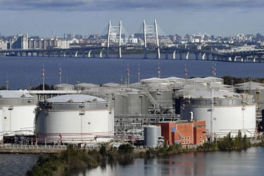 Moscow pressures US over Russian oil sanctions