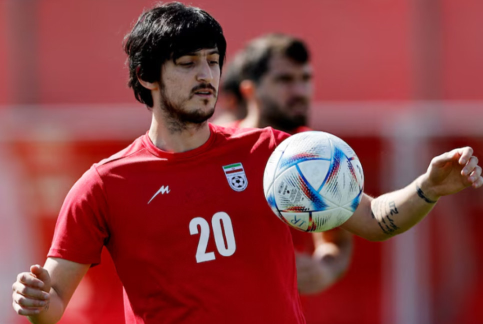 Iran striker Azmoun kicked off national team for disloyalty: Reports