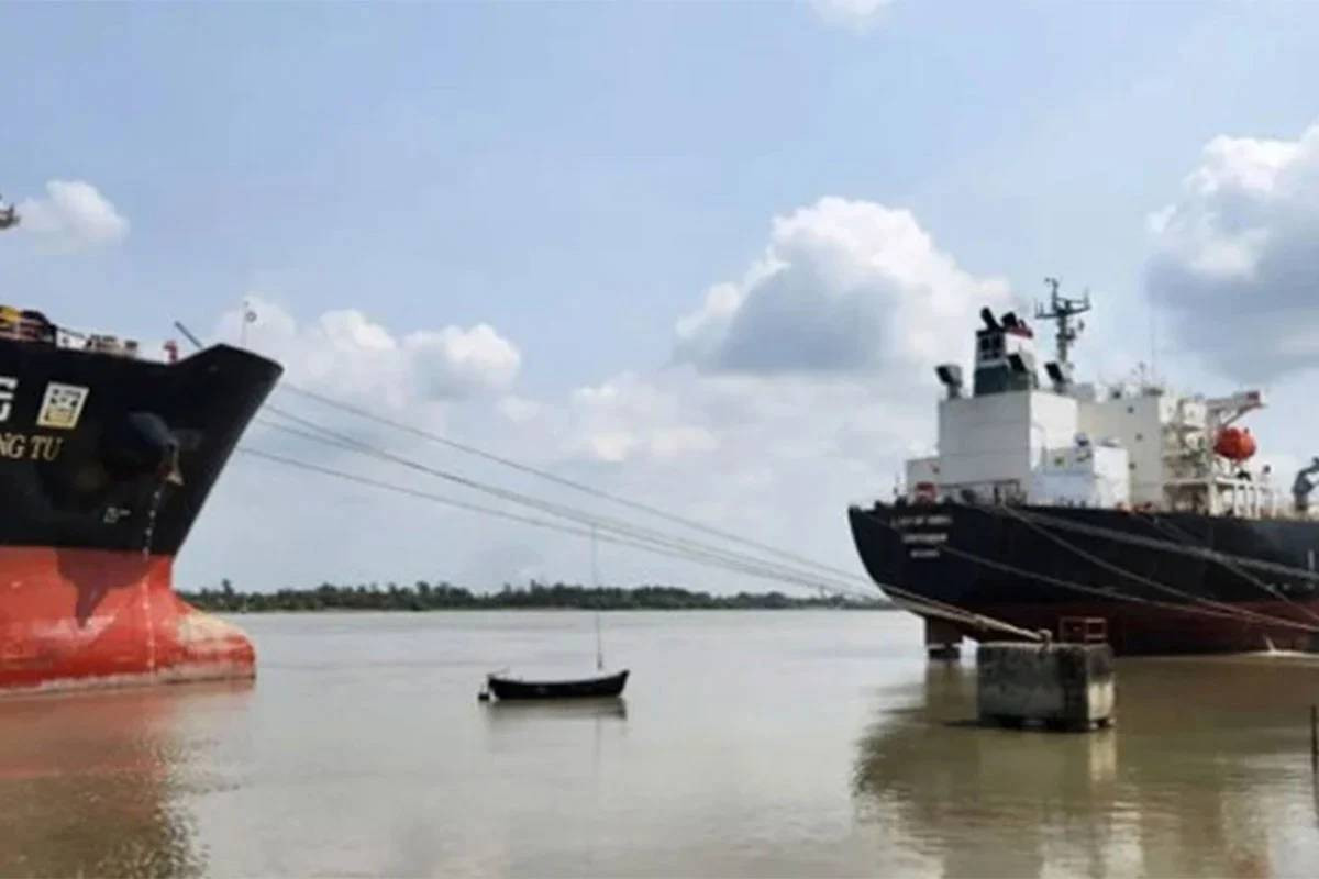 Chattogram Port unloads fuel from 25 ships in 22 days amid Middle East war