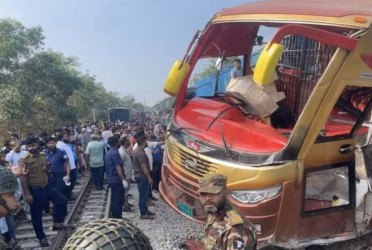 Train services resume 5 hours after Cumilla accident