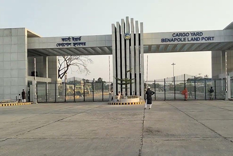 Trade through Benapole port resumes after 7-day Eid holiday