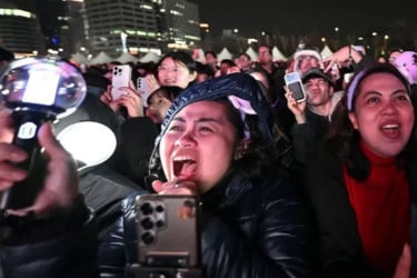 Hybe shares drop as BTS comeback concert draws smaller-than-expected crowd