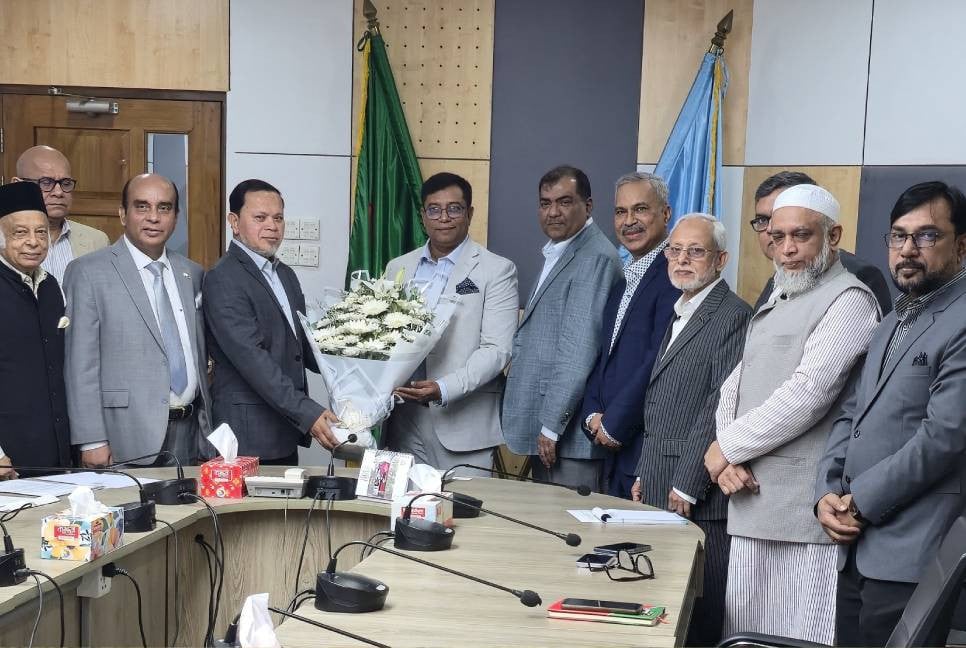 APUB delegation meets UGC chairman