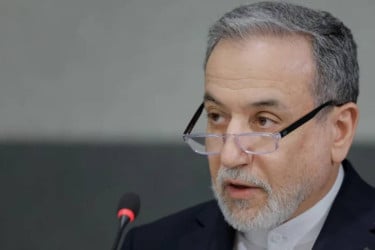 ‘No negotiations,’ says Iran FM as US touts peace plan
