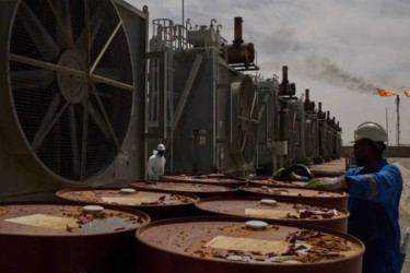 Oil tops $116 a barrel as Iran warns of US invasion