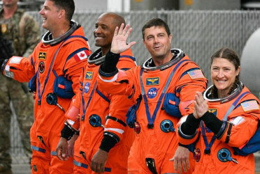 Astronauts strapped in for historic US lunar launch