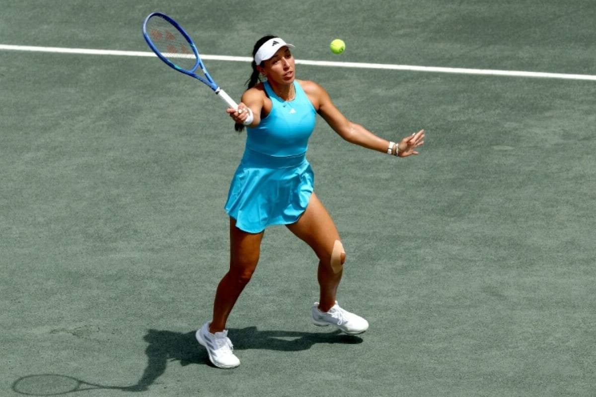 Resilient Pegula reaches WTA Charleston quarters with tiebreak win