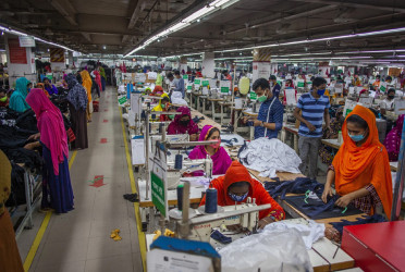 Apparel exports to US decline 8.53% in Jan-Feb amid regional competition