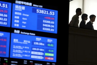 Stocks struggle, oil prices rise as Trump’s Hormuz deadline looms