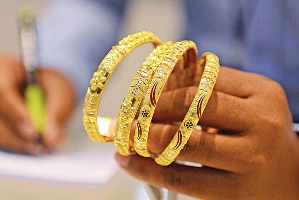 Gold jumps in local market