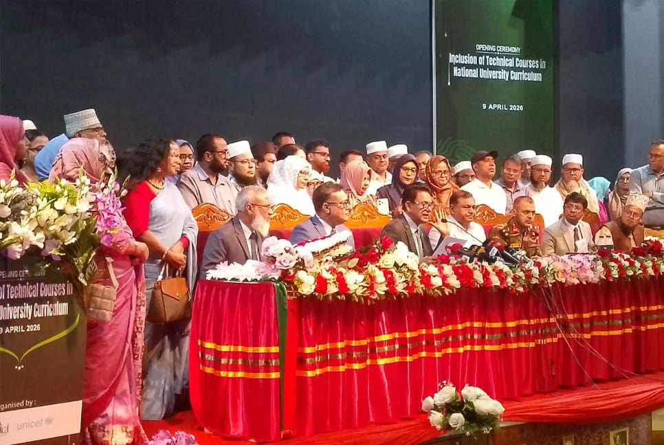 Education minister announces online-offline class schedule