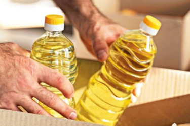 No plan to raise edible oil prices immediately: Commerce Minister