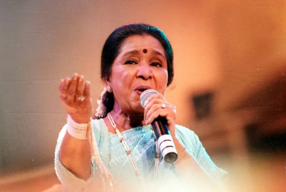 From “Chura Liya” to “Piya Tu”-10 evergreen hits that prove Asha Bhosle’s voice never dies