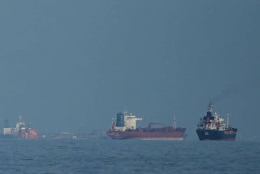 Chinese tanker crosses Hormuz despite blockade pressure
