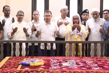 PM offers Fateha at Maulana Bhasani’s grave in Tangail