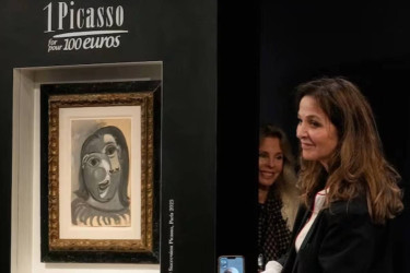 Paris art enthusiast wins Picasso painting in €100 charity raffle