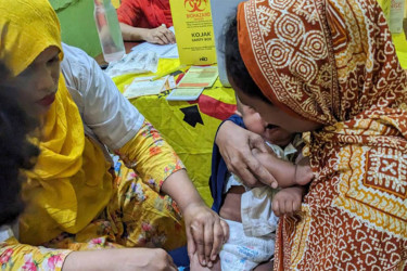 Parents relieved as measles vaccination drive gains momentum in Dhaka