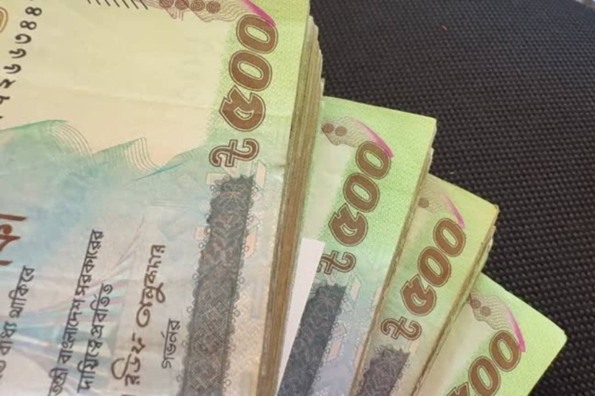 Liquidity surges, credit growth slows in banking sector