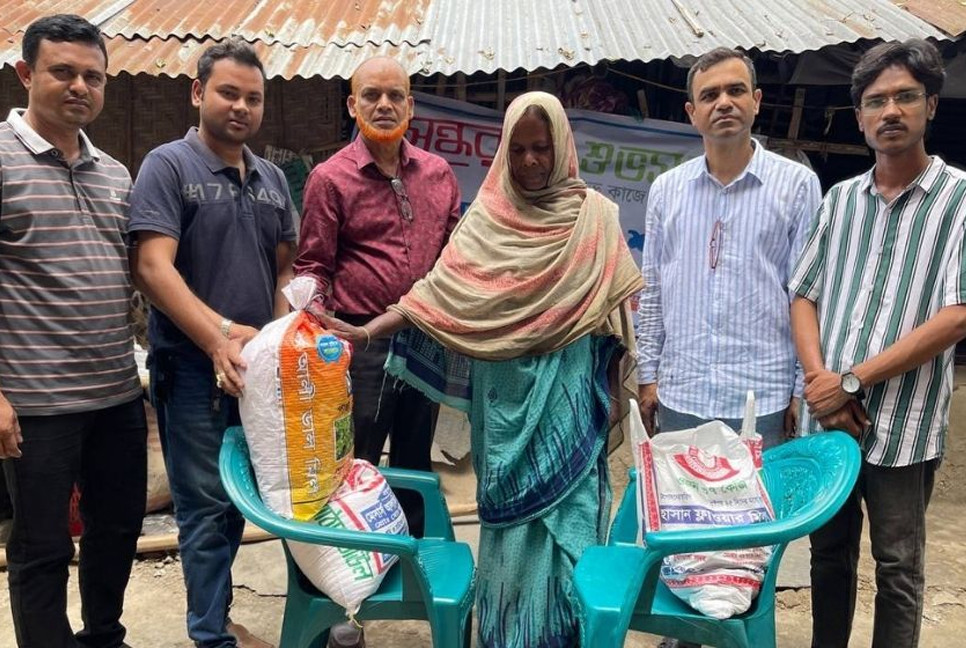 Shuvosangho provides food support to destitute woman in Chuadanga