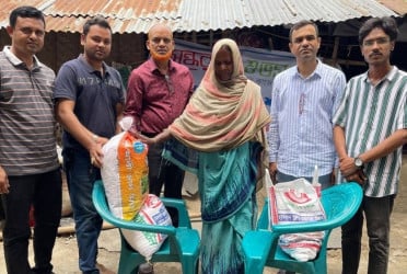 Shuvosangho provides food support to destitute woman in Chuadanga