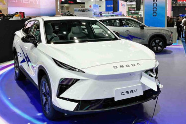 Japanese automakers face pressure as Chinese EV sales surge globally