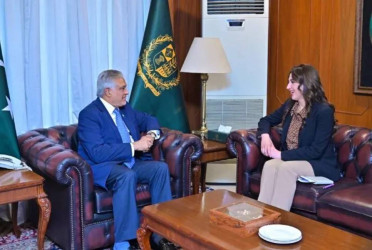 Pakistan urges US and Iran to extend ceasefire