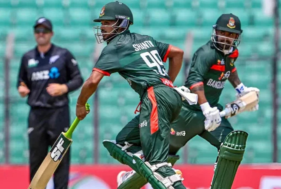 Bangladesh set New Zealand a target of 266 runs