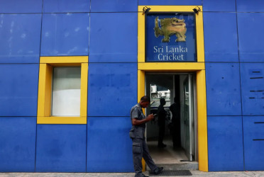 Sri Lanka cricket board quits at government's request