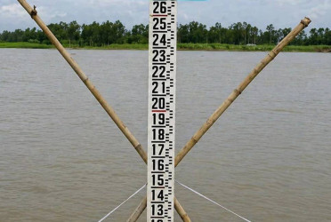 Four rivers cross danger level, five districts face flood threat