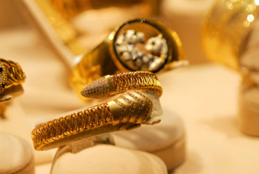 Gold price slashed by Tk2,159 per bhori again