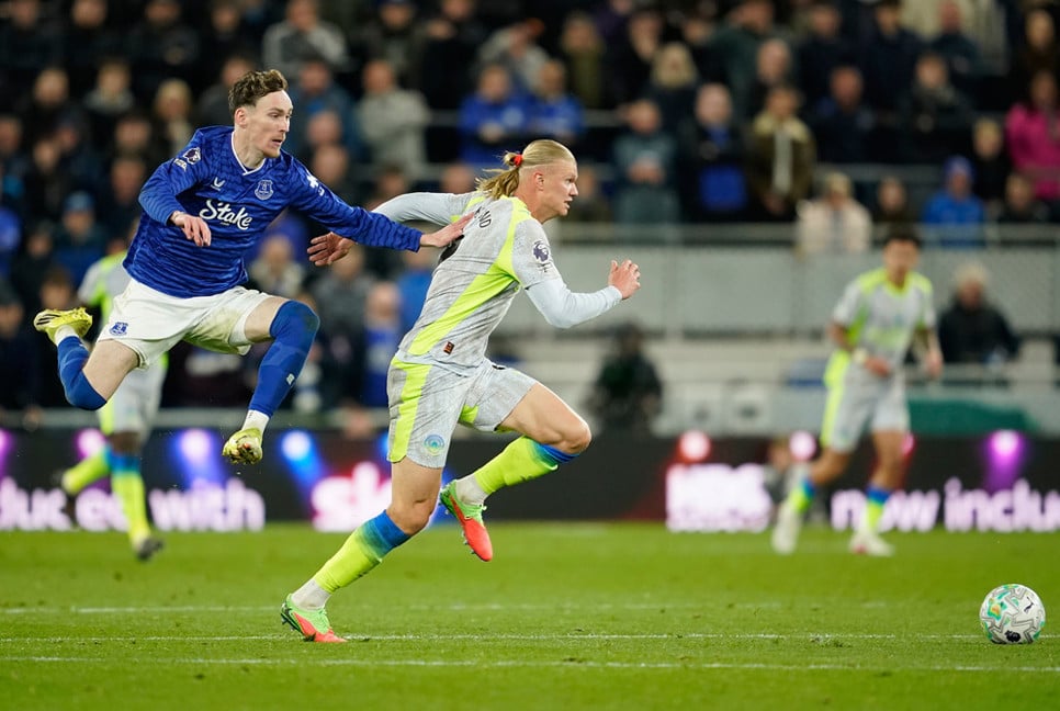Man City drop points in title race after shocking draw with Everton