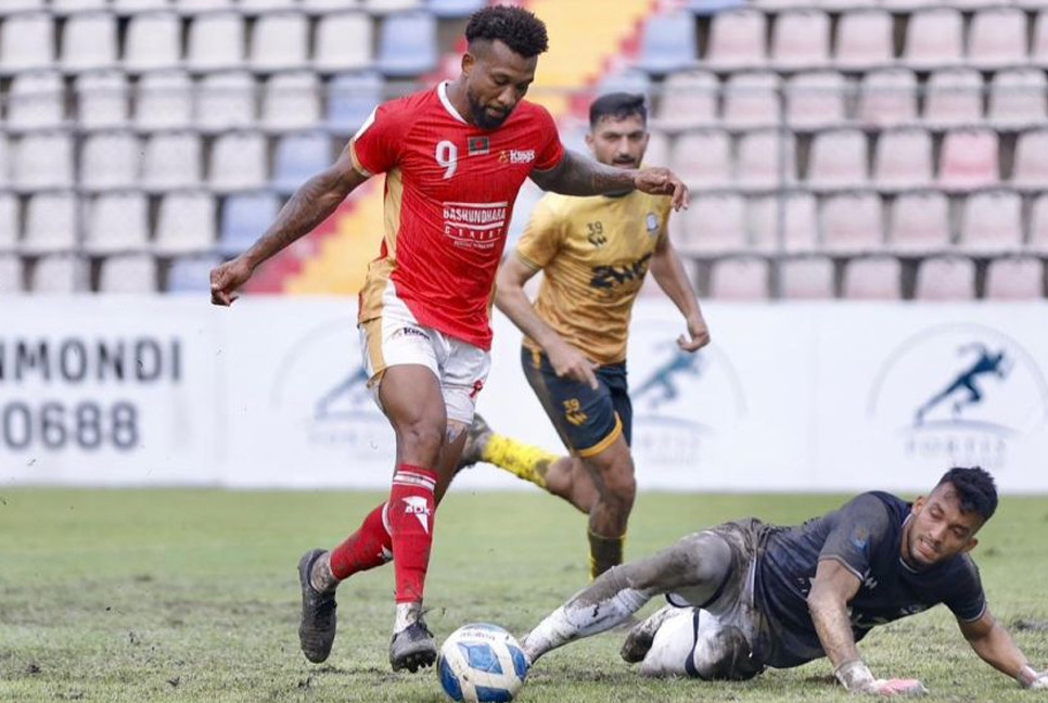 Kings run riot in the rain to book final berth