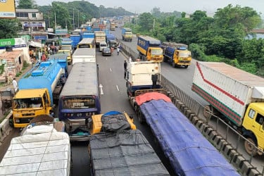 13-km traffic jam hits Dhaka–Chattogram highway in Gazaria