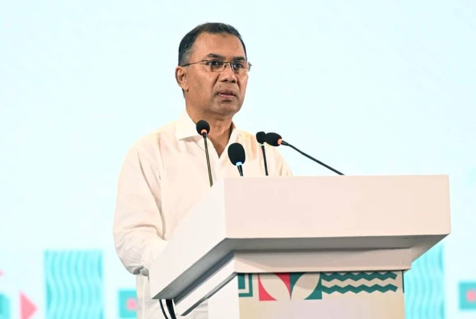 PM asks civil servants to act fairly in service of country