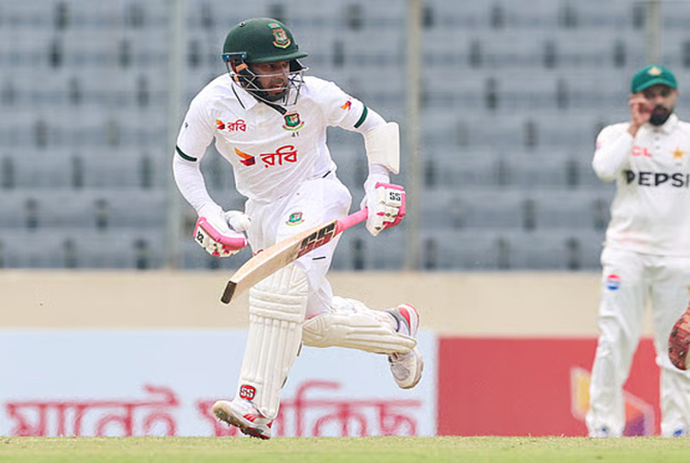 Mushfiqur battles lonely as Bangladesh reach 380-7 at lunch