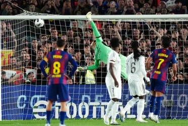 Barcelona claim La Liga title beating rival Real Madrid
