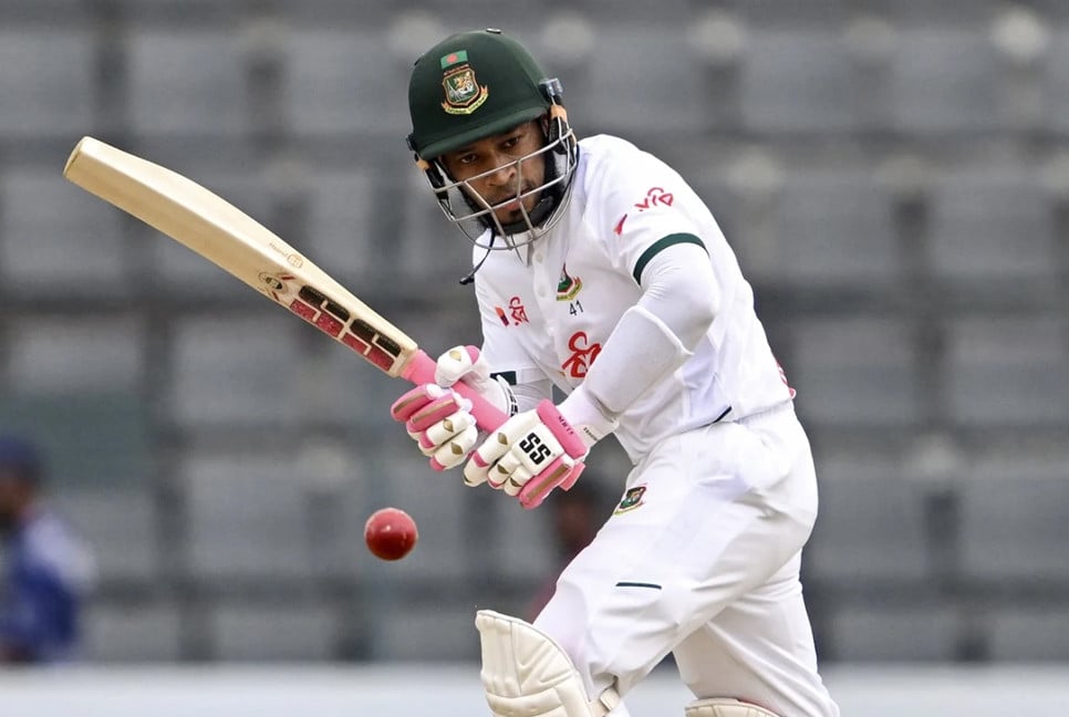 Mushfiqur's record-studded century takes Bangladesh to strong position