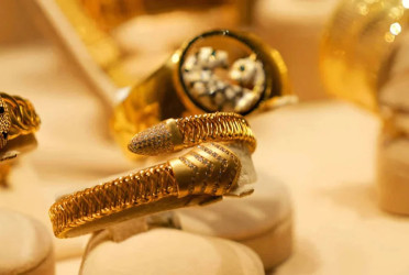 Gold prices reduced by Tk2,158 per bhori