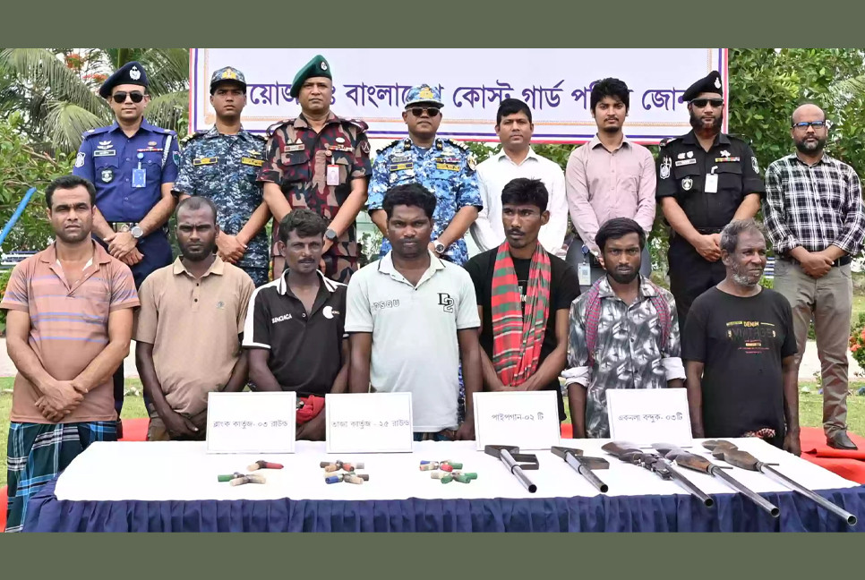 Members of ‘Sumon Bahini’ surrender to Coast Guard