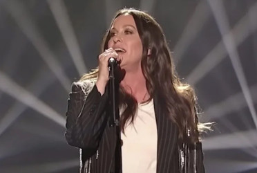 New era for Alanis Morissette as 2026 Jagged Little Pill tour expands