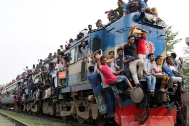 Railway enforces 3-tier security to stop rooftop train travel