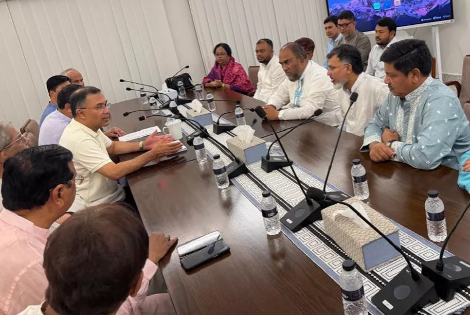 PM gives Eid bonus to sanitation workers