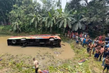 4 killed as bus falls into roadside ditch in Kushtia