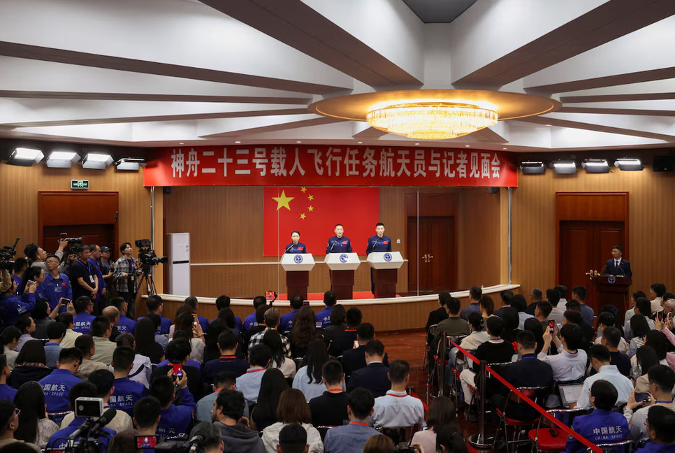 China to send astronaut on year-long space mission
