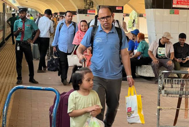 People leaving Dhaka for their roots ahead of Eid-ul-Adha